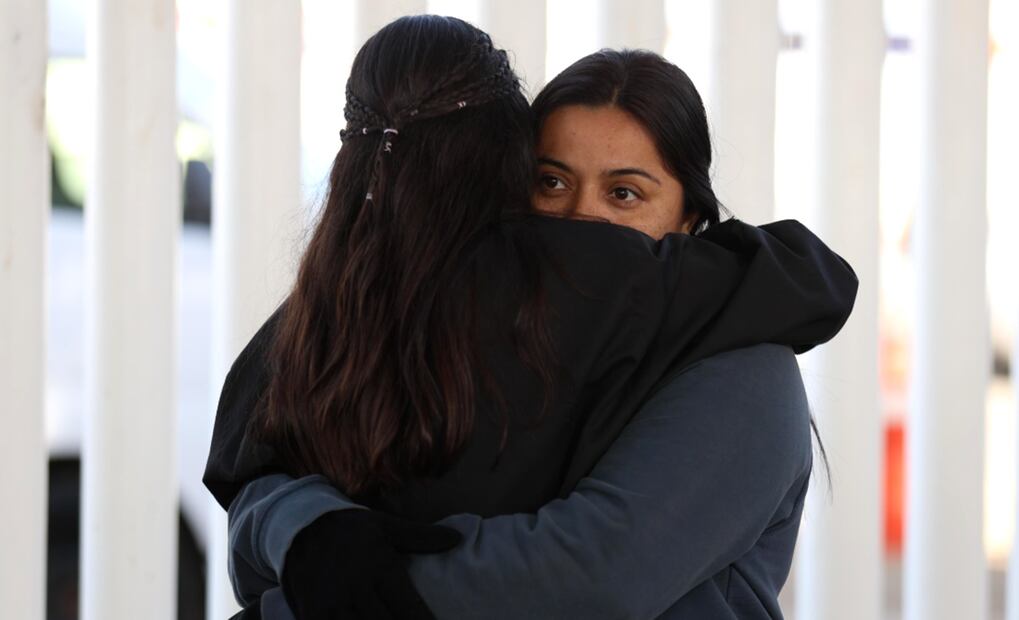 Migrantes en el cruce fronterizo El Chaparral en Tijuana, Baja California, tras la cancelación el 20 de enero de 2025, de la aplicación CBP One. Foto: Diego Simón / EL UNIVERSAL
