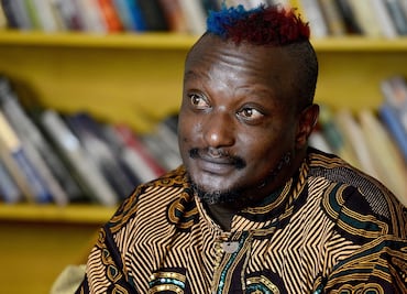Muere el escritor keniano Wainaina, desafiante de los estereotipos africanos