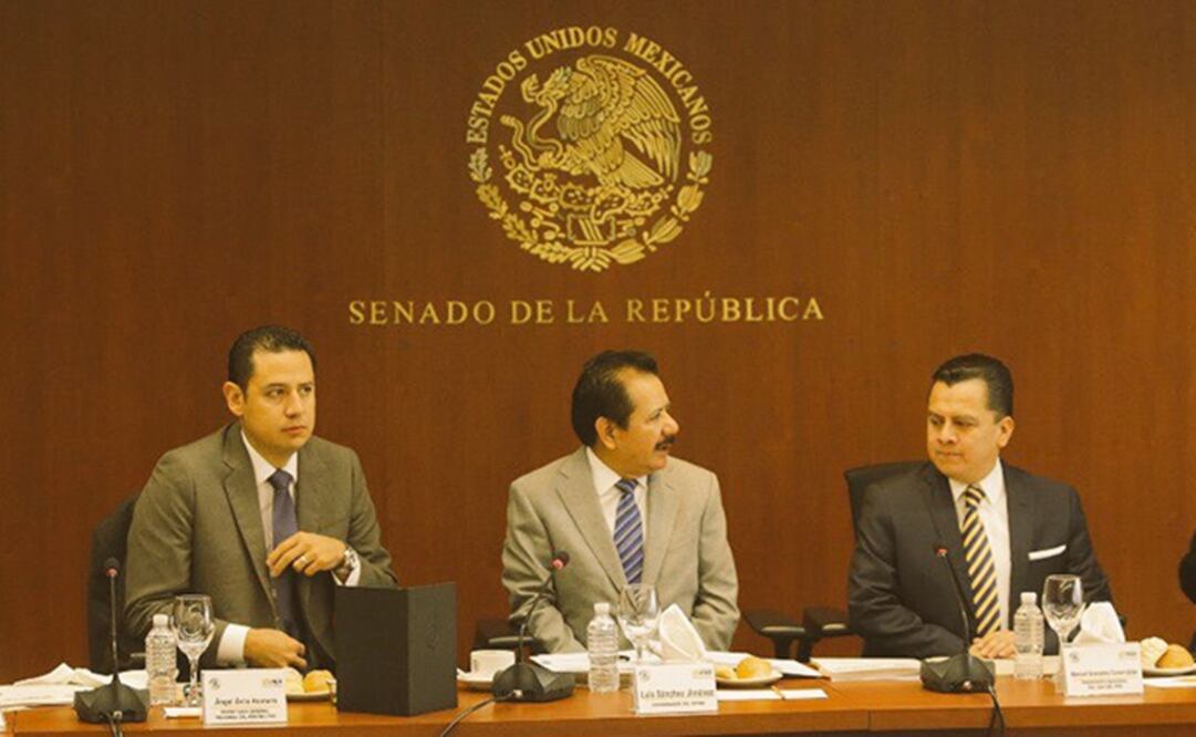 Manuel Granados, presidente del Sol Azteca, junto con Ángel Ávila, secretario general, acudieron al Senado a entablar una reunión de trabajo con su grupo parlamentario. (FOTO: Tomada de Twitter @SecretariaPRD)