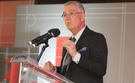 Dueños de Facebook y Twitter, los verdaderos jefes de la conversación política en EU: Salinas Pliego