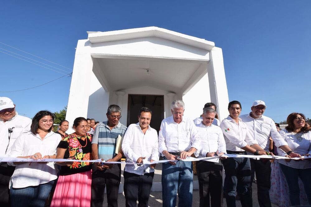 El titular de la Secretaría de Comunicaciones y Transportes, Gerardo Ruiz Esparza, inauguró la obra (Foto: Especial)