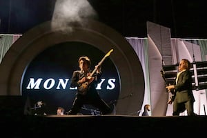 Los Arctic Monkeys están de regreso, estrenan tema "Opening Night"