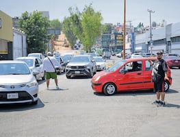 Vecinos agilizan el tránsito en la zona