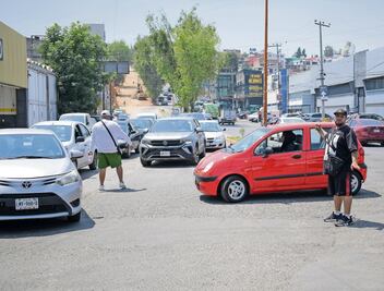 Vecinos agilizan el tránsito en la zona