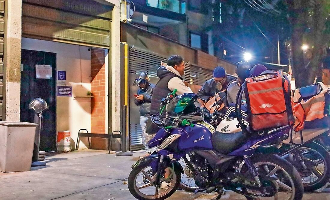 El tiempo que se conectan los repartidores mexicanos para generar ingresos adicionales es de 27 horas a la semana. Foto: Archivo EL UNIVERSAL