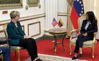 Delcy Rodríguez se reúne con la encargada de negocios de EU; Caracas reactiva el diálogo diplomático