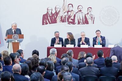 Llama AMLO a diplomáticos a respetar soberanías 