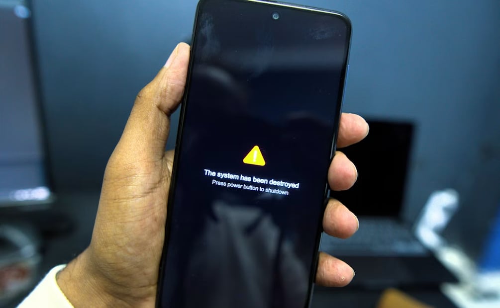 Si tu celular fue hackeado, limita su uso y desconéctalo del WiFi. Foto: Unsplash