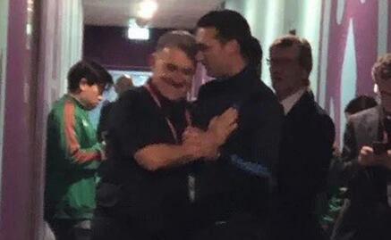 Tata Martino, muy sonriente con Lionel Scaloni; foto aparece en redes y tunden al DT de México