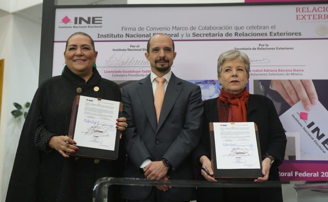 El acto protocolario estuvo encabezado por la consejera presidenta del INE, Guadalupe Taddei, y la canciller Alicia Bárcena. Foto: Gabriel Pano / EL UNIVERSAL
