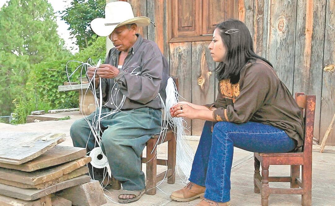 El documental Tote abuelo, de la realizadora tsotsil María Sojo, cuestiona la distancia creciente entre las tradiciones de diferentes generacionales. Fotos: Terra Nostra Films