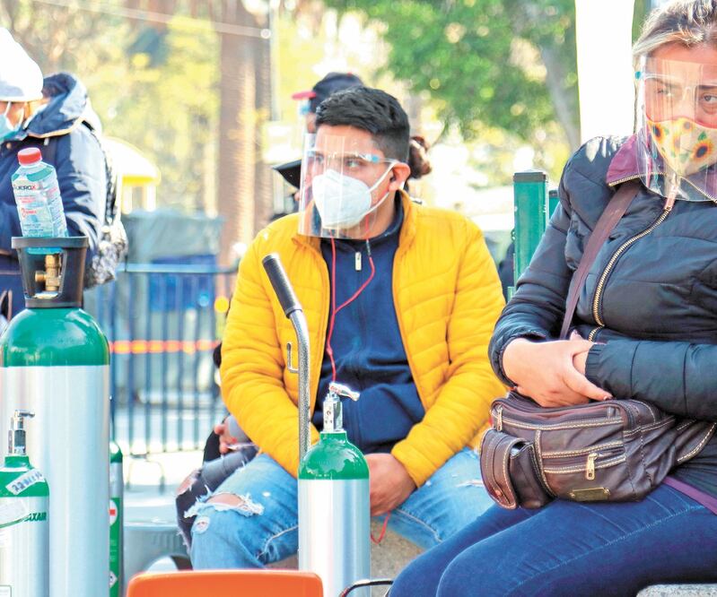 La demanda de oxígeno en la CDMX es alta; el llamado de la Ssa es quedarse en casa. Foto: JOSÉ PAZOS. EFE