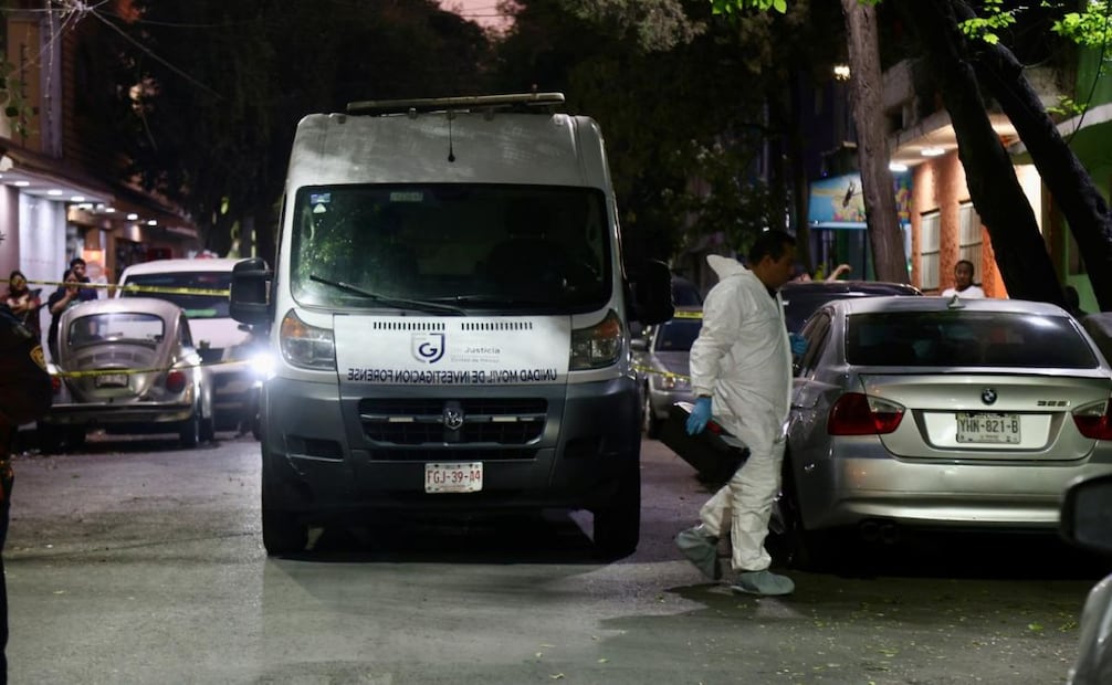 Detienen a joven tras agredir con un cuchillo a 3 de sus familiares en Azcapotzalco; hay dos fallecidos y una mujer gravemente lesionada.
Foto: Valente Rosas