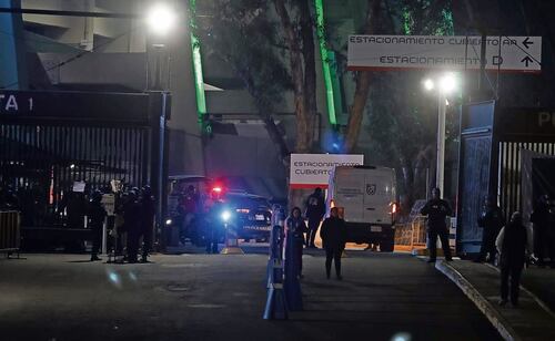 Un joven de 27 años falleció al interior del Estadio Banorte, por lo que servicios periciales arribaron al recinto para levantar el cuerpo. Foto: GABRIEL PANO/EL UNIVERSAL