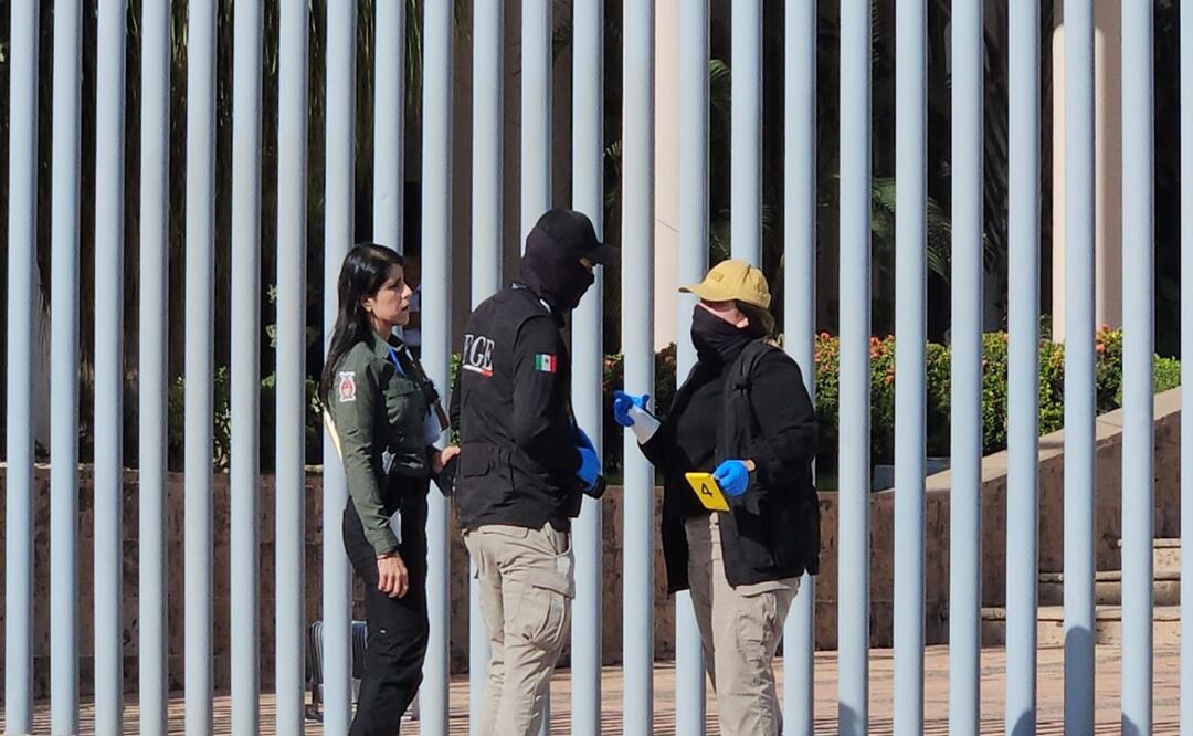 Ejecutan a exjefe policiaco frente al Congreso de Sinaloa; había sido privado de su libertad mientras llevaba a su hija a la escuela. Foto; Javier Cabrera Martínez