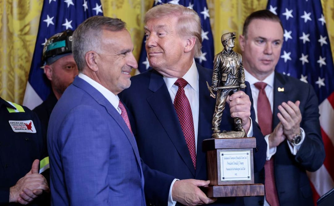 Donald Trump recibe premio en la Casa Blanca. (11/02/2026) Foto: EFE