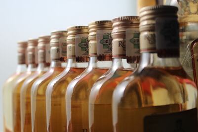 En Edomex sigue prohibida la venta de alcohol a menores, aclaran