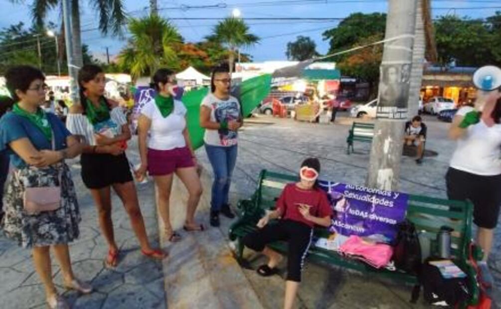 Mujeres marchan en los estados a favor del aborto