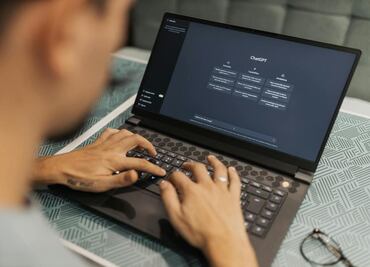 Asociación Mexicana de Internet urge a empresas capacitarse en inteligencia artificial; asegura que en el país nadie se ha certificado