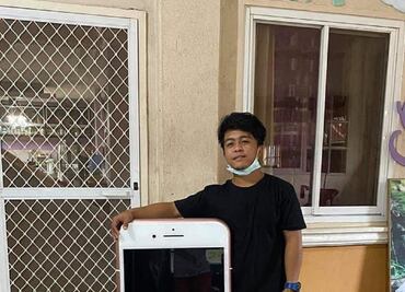 Compró un iPhone por internet y en su lugar recibió una mesa