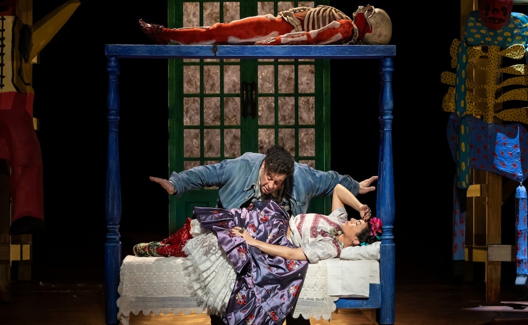 La historia entrelaza el mundo de los vivos y los muertos. Foto: Marty Sohl - Met Opera