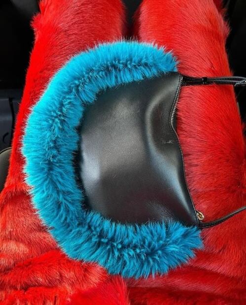 Enamórate del total look de peluche de Dua Lipa