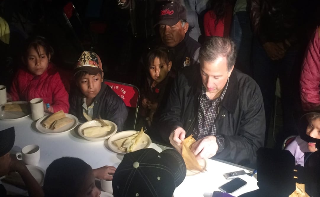 Meade acudió a un albergue para jornaleros agrícolas migrantes. Foto: Notimex