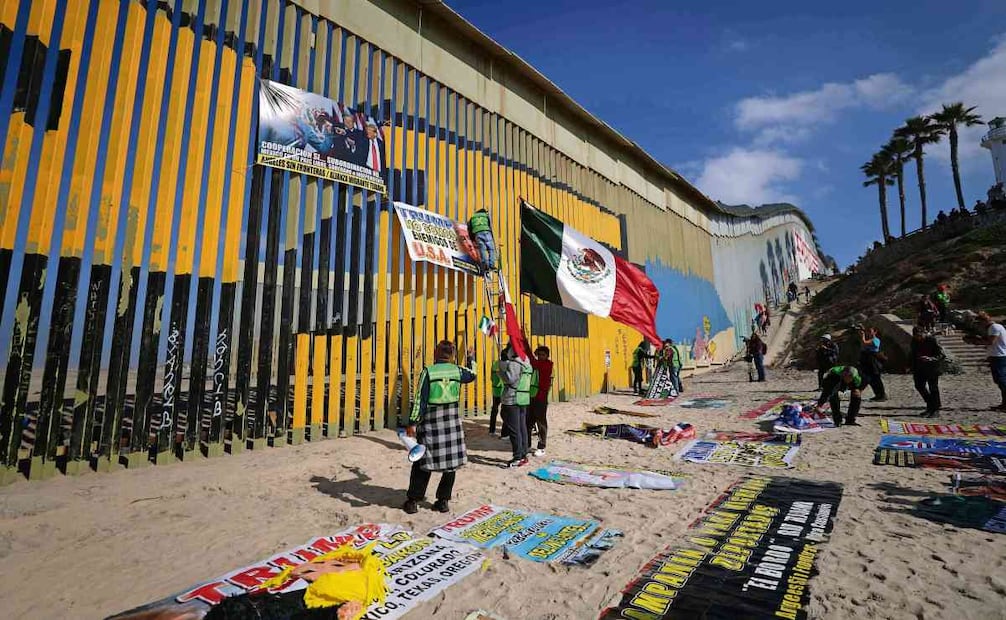 Activistas durante una manifestación en defensa de los migrantes, en Tijuana. Foto: Diego Simón Sánchez / EL UNIVERSAL