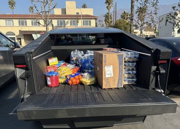 Elon Musk envía Cybertrucks con Starlink para damnificados por incendios en Los Ángeles; también manda víveres