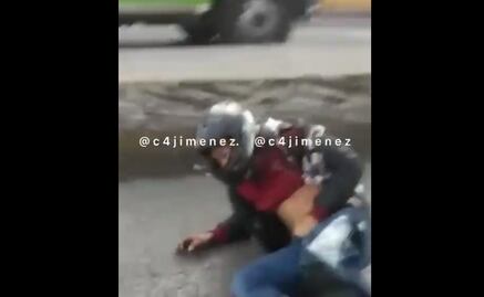 "Ahí te viene la tira wey": video muestra a sicario herido tras balacera en el AICM
