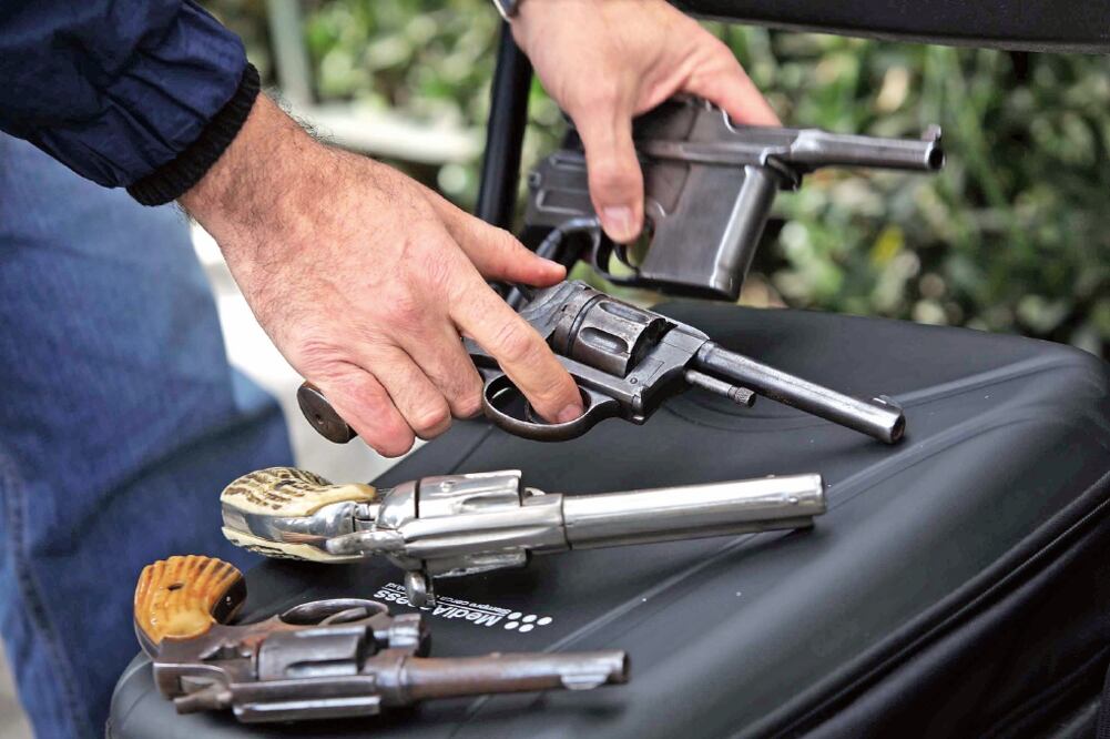 La medida propuesta por Nueva Alianza en la Cámara de Diputados pretende que el ciudadano que adquirió un arma reciba una instrucción sobre el funcionamiento de la misma (ARCHIVO EL UNIVERSAL)