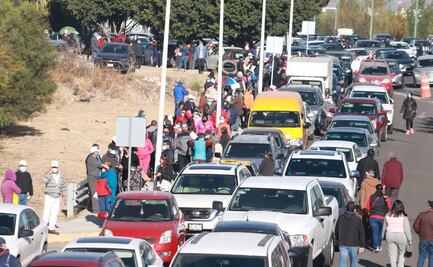 Con largas filas y gente amontonada, así inició la vacunación de adultos mayores contra Covid-19 en Cholula