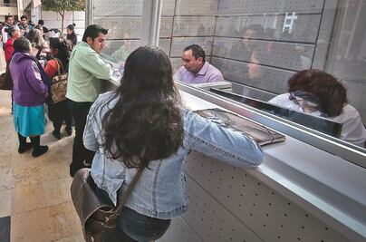 Dependencias suspenden labores para trámites