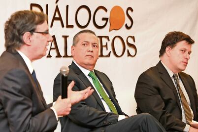 Reaparece Beltrones con PRD; plantea gobierno de coalición