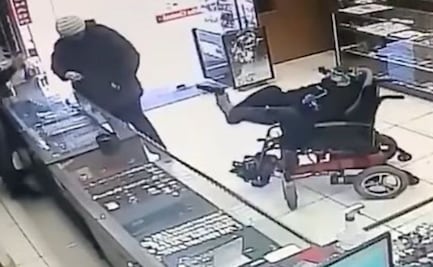 Captan cómo joven con discapacidad asalta “con los pies” joyería en Brasil 