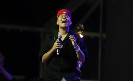 Festival Hera: Yahritza y su Esencia rinden homenaje a Juan Gabriel y el público llena el escenario por la lluvia