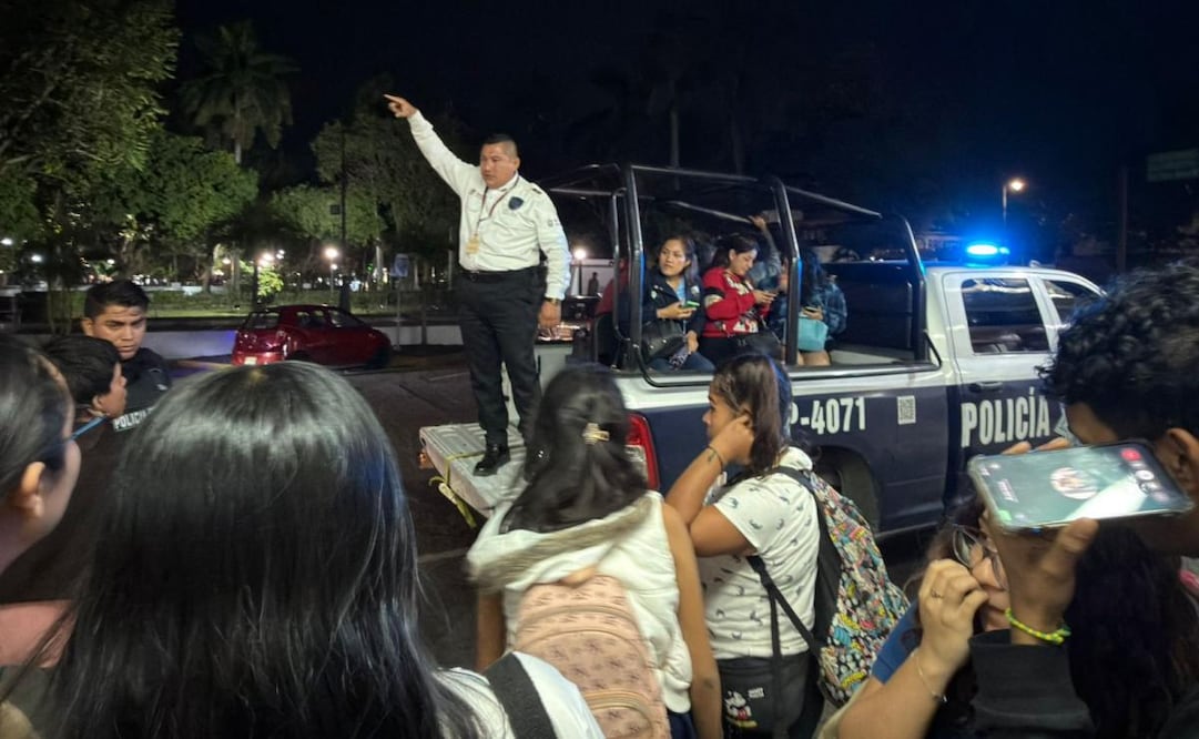 Habilitan patrullas para transportar a cientos de personas ante crisis por alza de tarifas en Veracruz (29/01/2026). Foto: Especial