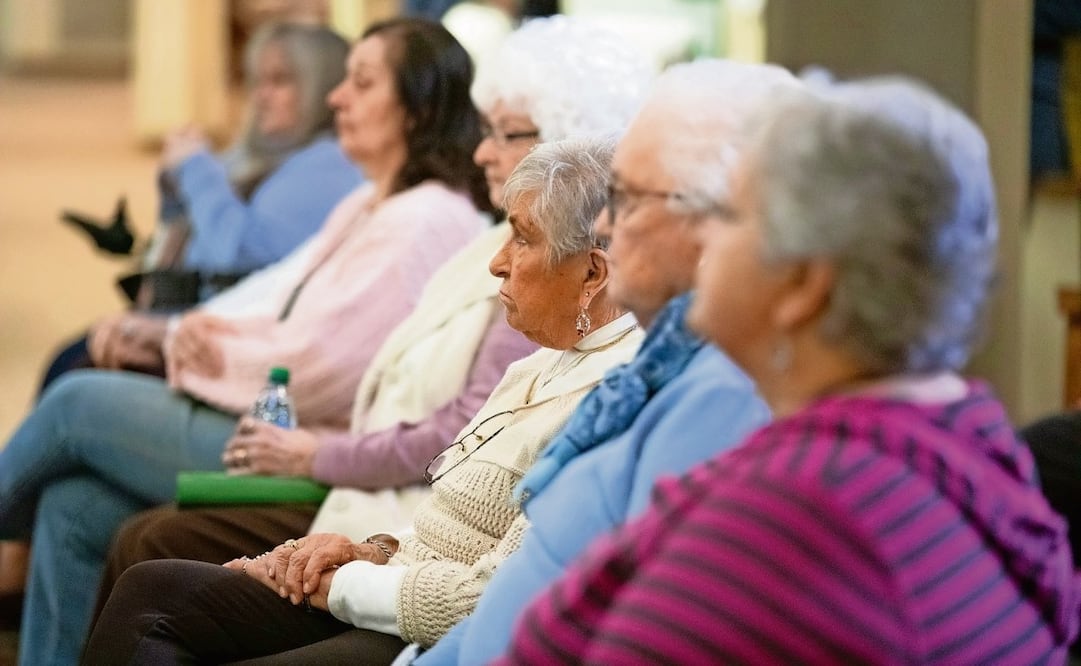 Mujeres de la tercera edad en EU. Ellas, en el último medio siglo, obtuvieron mayor independencia económica, dice la terapeuta de parejas y sexualidad Kate Engler. Foto: CORTESÍA AARP