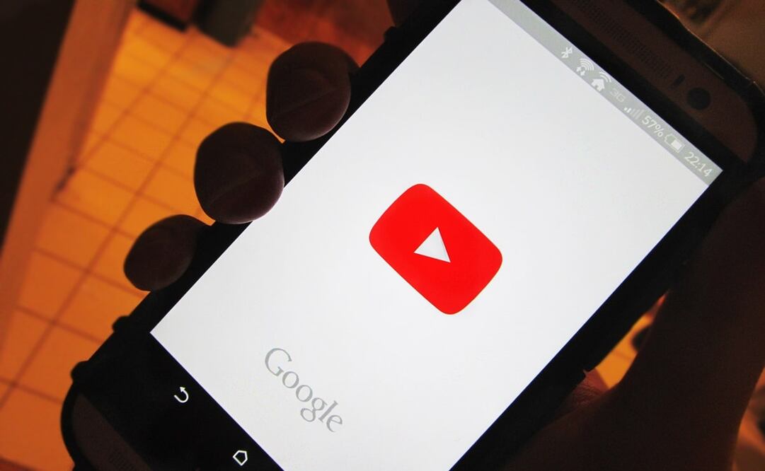 YouTube se encuentra en formato para ordenador o dispositivos móviles, con versiones para niños, música, de pago y deportes. Tiene presencia en 100 países, con más de 2 billones de usuarios activos. Foto: SCBY/Wikimedia Commons.