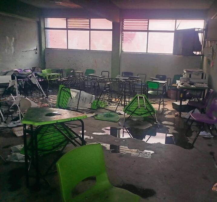 El incendio ocurrió en la casilla de la secundaria Wenseslao Labra. Foto: Especial