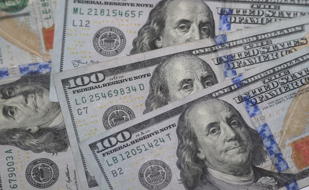 This Jan. 22, 2020, file photo shows the likeness of Benjamin Franklin on $100 bills in Dallas - Photo: LM Otero/AP