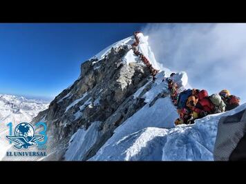 Así se ve la larga fila para escalar el Everest; mueren dos