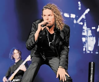 Maná alza la voz por selvas y la marihuana