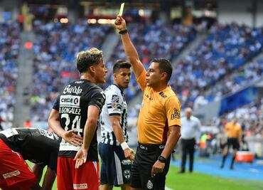 Ridículo arbitral en la Liga MX