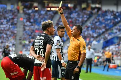 Ridículo arbitral en la Liga MX