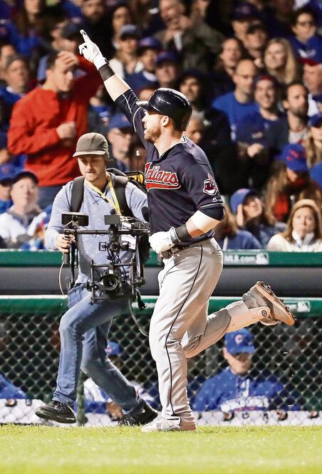 Jason Kipnis conectó un jonrón de tres carreras en la fatídica séptima (JOHN G. MABANGLO. EFE)