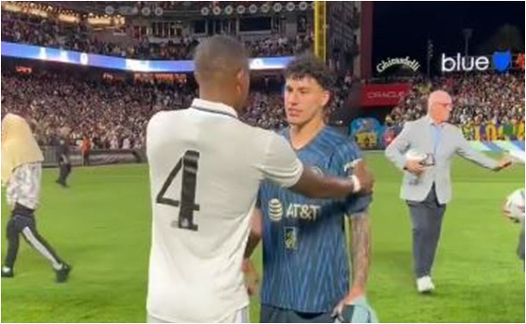 David Alaba desconoce a Jorge Sánchez, casi no intercambia su playera / FOTO: ESPECIAL