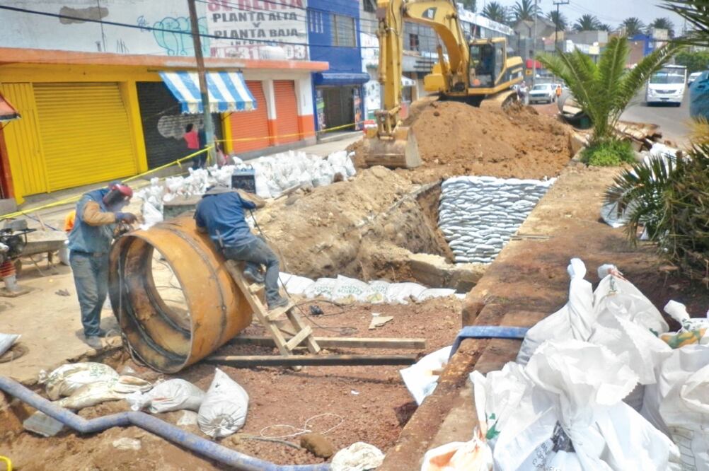 Los trabajos que se realizan en La Quebrada son supervisados por elementos policiales debido a los anteriores enfrentamientos de vecinos que se oponen a esta obra (JUAN BARRERA. EL UNIVERSAL)