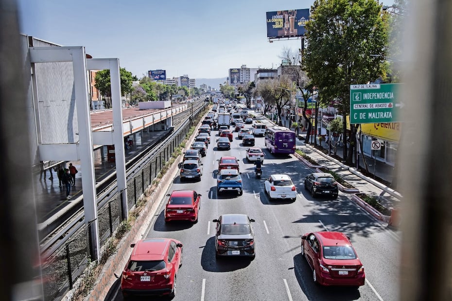 En dirección norte a sur, a la altura de Cumbres de Maltrata, se observa otro de los puntos de conflicto vial que ocurre casi a todas horas del día. Foto: Santiago Reyes / EL UNIVERSAL
