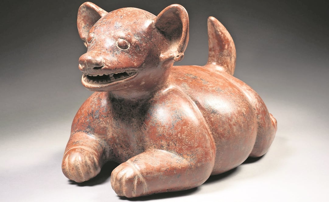 Escultura con forma de perro color rojo, de la región de Colima, que estaba catalogada como lote 185 y que fue vendida en 9 mil 100 euros (218 mil 855 pesos). Fotos: WWW.ARTCURIAL.COM